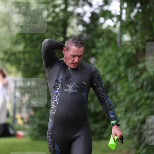 15.06.2025 - 7 Türme Triathlon Michael Strokosch http://msf.ph/oto/7929352 15.06.2025 09:35:09 Schwimmen 125 meine-sportfotos.de