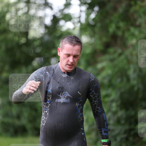 15.06.2025 - 7 Türme Triathlon Michael Strokosch http://msf.ph/oto/7929355 15.06.2025 09:35:10 Schwimmen 125 meine-sportfotos.de