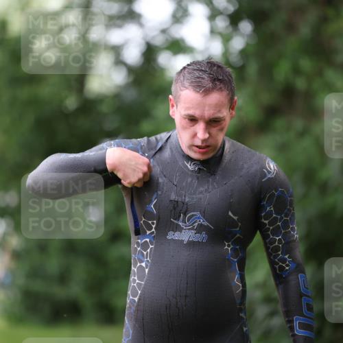 15.06.2025 - 7 Türme Triathlon Michael Strokosch http://msf.ph/oto/7929358 15.06.2025 09:35:10 Schwimmen 125 meine-sportfotos.de