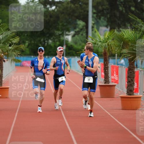 15.06.2025 - 7 Türme Triathlon Michael Strokosch http://msf.ph/oto/7929413 15.06.2025 10:11:52 Ziel 26, 27, 29, 30, 32 meine-sportfotos.de