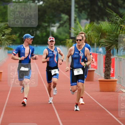 15.06.2025 - 7 Türme Triathlon Michael Strokosch http://msf.ph/oto/7929416 15.06.2025 10:11:53 Ziel 26, 27, 29, 30, 32 meine-sportfotos.de