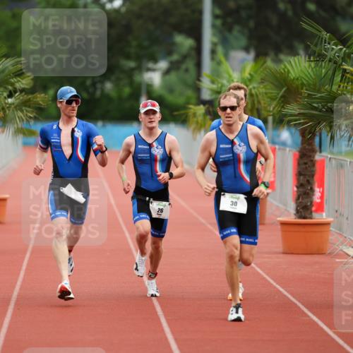 15.06.2025 - 7 Türme Triathlon Michael Strokosch http://msf.ph/oto/7929417 15.06.2025 10:11:54 Ziel 26, 27, 29, 30, 32 meine-sportfotos.de