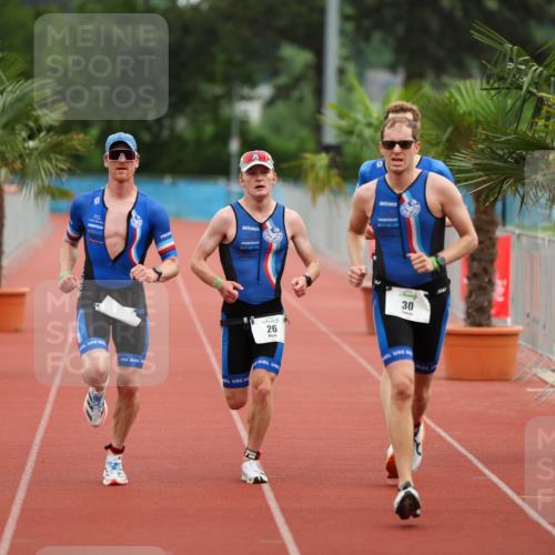 15.06.2025 - 7 Türme Triathlon Michael Strokosch http://msf.ph/oto/7929419 15.06.2025 10:11:54 Ziel 26, 27, 29, 30, 32 meine-sportfotos.de