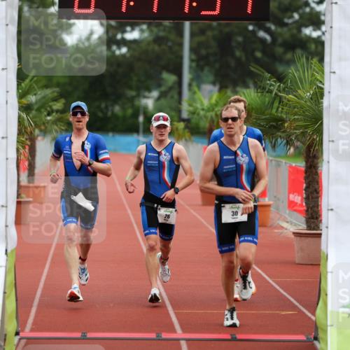 15.06.2025 - 7 Türme Triathlon Michael Strokosch http://msf.ph/oto/7929422 15.06.2025 10:11:55 Ziel 26, 27, 29, 30, 32 meine-sportfotos.de