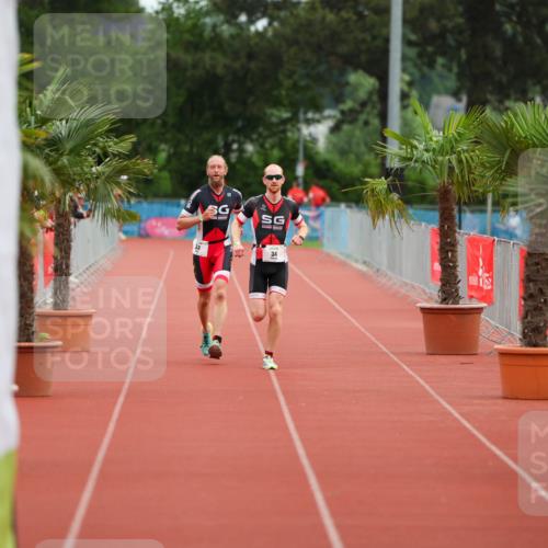 15.06.2025 - 7 Türme Triathlon Michael Strokosch http://msf.ph/oto/7929433 15.06.2025 10:12:52 Ziel  meine-sportfotos.de