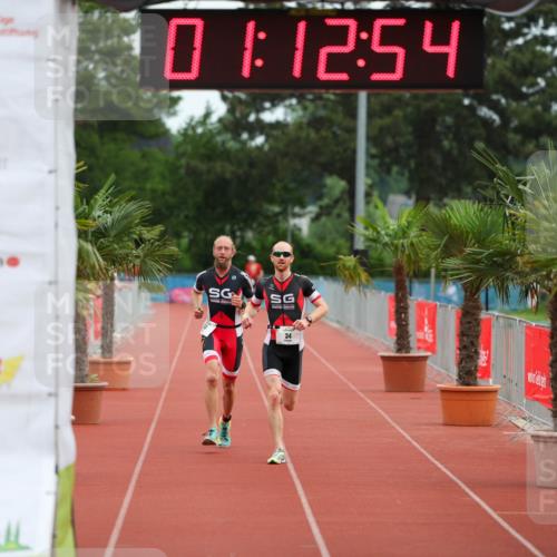 15.06.2025 - 7 Türme Triathlon Michael Strokosch http://msf.ph/oto/7929437 15.06.2025 10:12:55 Ziel 33, 34 meine-sportfotos.de