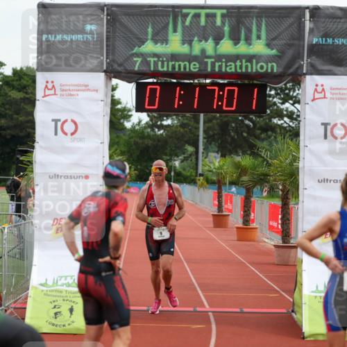 15.06.2025 - 7 Türme Triathlon Michael Strokosch http://msf.ph/oto/7929612 15.06.2025 10:17:02 Ziel 9 meine-sportfotos.de