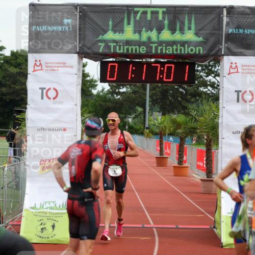 15.06.2025 - 7 Türme Triathlon Michael Strokosch http://msf.ph/oto/7929614 15.06.2025 10:17:02 Ziel 9 meine-sportfotos.de