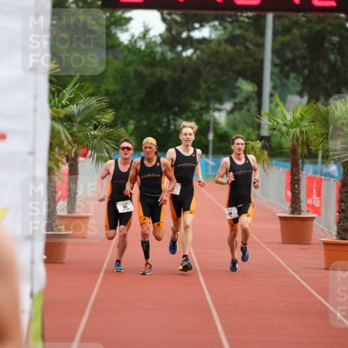 15.06.2025 - 7 Türme Triathlon Michael Strokosch http://msf.ph/oto/7929625 15.06.2025 10:18:43 Ziel 66, 67, 68, 69 meine-sportfotos.de