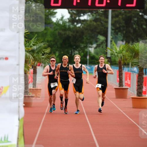 15.06.2025 - 7 Türme Triathlon Michael Strokosch http://msf.ph/oto/7929627 15.06.2025 10:18:43 Ziel 66, 67, 68, 69 meine-sportfotos.de