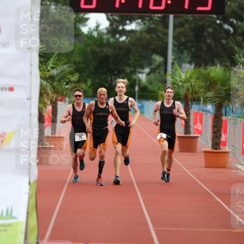 15.06.2025 - 7 Türme Triathlon Michael Strokosch http://msf.ph/oto/7929628 15.06.2025 10:18:44 Ziel 66, 67, 68, 69 meine-sportfotos.de