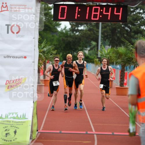 15.06.2025 - 7 Türme Triathlon Michael Strokosch http://msf.ph/oto/7929630 15.06.2025 10:18:45 Ziel 66, 67, 68, 69 meine-sportfotos.de