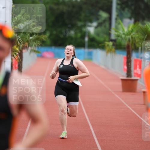 15.06.2025 - 7 Türme Triathlon Michael Strokosch http://msf.ph/oto/7929636 15.06.2025 10:19:47 Ziel 98 meine-sportfotos.de