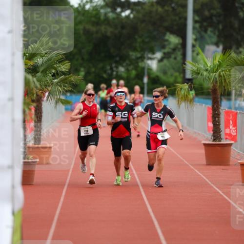 15.06.2025 - 7 Türme Triathlon Michael Strokosch http://msf.ph/oto/7929661 15.06.2025 10:22:45 Ziel 117, 118, 119 meine-sportfotos.de