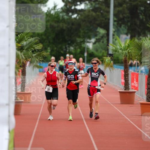 15.06.2025 - 7 Türme Triathlon Michael Strokosch http://msf.ph/oto/7929663 15.06.2025 10:22:45 Ziel 117, 118, 119 meine-sportfotos.de