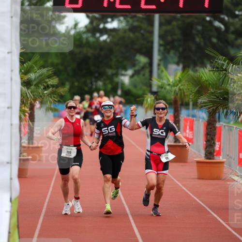 15.06.2025 - 7 Türme Triathlon Michael Strokosch http://msf.ph/oto/7929666 15.06.2025 10:22:47 Ziel 117, 118, 119 meine-sportfotos.de