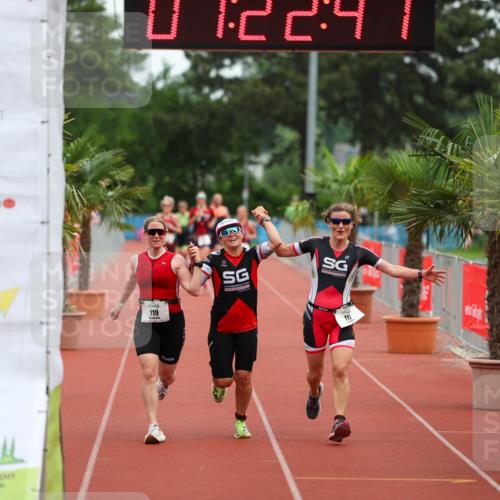 15.06.2025 - 7 Türme Triathlon Michael Strokosch http://msf.ph/oto/7929667 15.06.2025 10:22:48 Ziel 117, 118, 119 meine-sportfotos.de