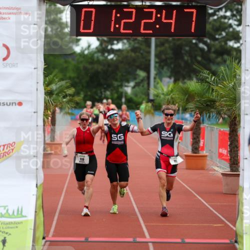 15.06.2025 - 7 Türme Triathlon Michael Strokosch http://msf.ph/oto/7929668 15.06.2025 10:22:48 Ziel 117, 118, 119 meine-sportfotos.de