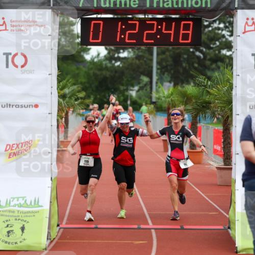 15.06.2025 - 7 Türme Triathlon Michael Strokosch http://msf.ph/oto/7929670 15.06.2025 10:22:49 Ziel 117, 118, 119 meine-sportfotos.de