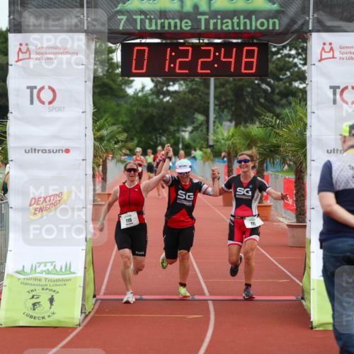 15.06.2025 - 7 Türme Triathlon Michael Strokosch http://msf.ph/oto/7929671 15.06.2025 10:22:49 Ziel 117, 118, 119 meine-sportfotos.de