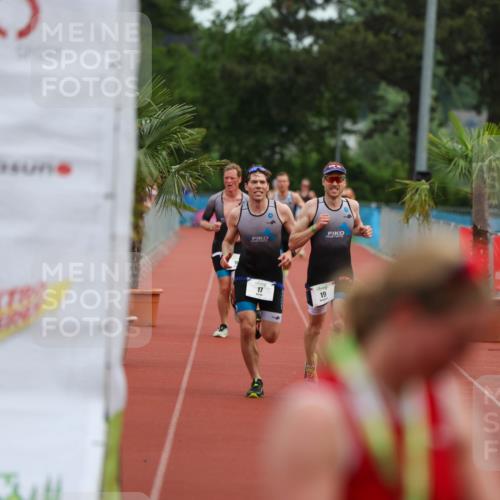 15.06.2025 - 7 Türme Triathlon Michael Strokosch http://msf.ph/oto/7929696 15.06.2025 10:23:14 Ziel 17, 19 meine-sportfotos.de