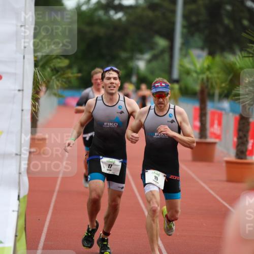 15.06.2025 - 7 Türme Triathlon Michael Strokosch http://msf.ph/oto/7929703 15.06.2025 10:23:16 Ziel 17, 18, 19 meine-sportfotos.de