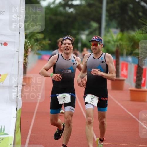 15.06.2025 - 7 Türme Triathlon Michael Strokosch http://msf.ph/oto/7929705 15.06.2025 10:23:17 Ziel 17, 18, 19 meine-sportfotos.de