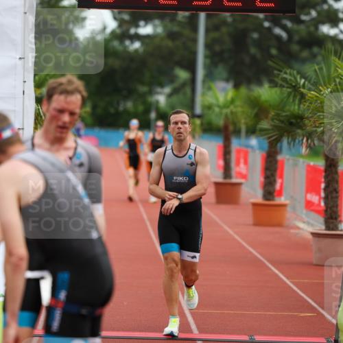 15.06.2025 - 7 Türme Triathlon Michael Strokosch http://msf.ph/oto/7929723 15.06.2025 10:23:23 Ziel 16, 17, 18, 19 meine-sportfotos.de