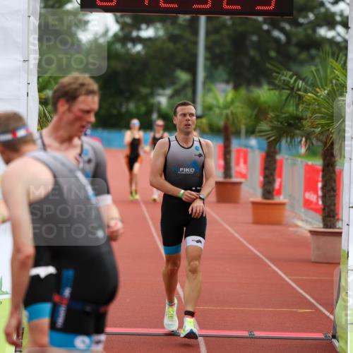 15.06.2025 - 7 Türme Triathlon Michael Strokosch http://msf.ph/oto/7929724 15.06.2025 10:23:23 Ziel 16, 17, 18, 19 meine-sportfotos.de