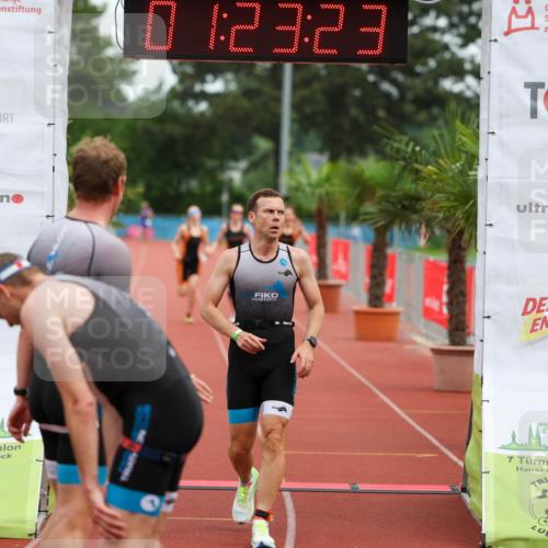 15.06.2025 - 7 Türme Triathlon Michael Strokosch http://msf.ph/oto/7929727 15.06.2025 10:23:24 Ziel 16, 17, 18, 19 meine-sportfotos.de