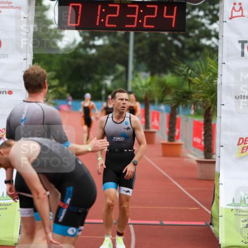 15.06.2025 - 7 Türme Triathlon Michael Strokosch http://msf.ph/oto/7929728 15.06.2025 10:23:24 Ziel 16, 17, 18, 19 meine-sportfotos.de