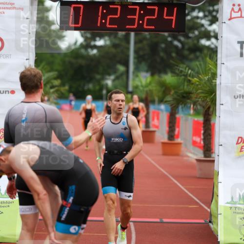 15.06.2025 - 7 Türme Triathlon Michael Strokosch http://msf.ph/oto/7929729 15.06.2025 10:23:25 Ziel 16, 18, 93, 95, 96 meine-sportfotos.de