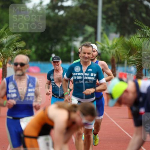 15.06.2025 - 7 Türme Triathlon Michael Strokosch http://msf.ph/oto/7929741 15.06.2025 10:23:50 Ziel 1, 2, 4, 5, 45 meine-sportfotos.de