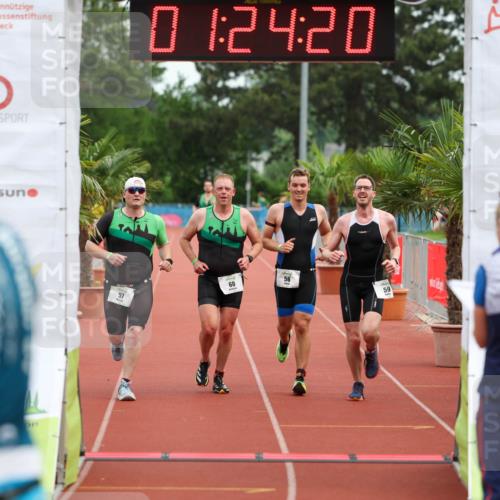 15.06.2025 - 7 Türme Triathlon Michael Strokosch http://msf.ph/oto/7929746 15.06.2025 10:24:20 Ziel 57, 58, 59, 60 meine-sportfotos.de