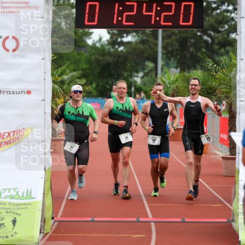 15.06.2025 - 7 Türme Triathlon Michael Strokosch http://msf.ph/oto/7929747 15.06.2025 10:24:21 Ziel 57, 58, 59, 60 meine-sportfotos.de