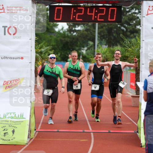 15.06.2025 - 7 Türme Triathlon Michael Strokosch http://msf.ph/oto/7929748 15.06.2025 10:24:21 Ziel 57, 58, 59, 60 meine-sportfotos.de