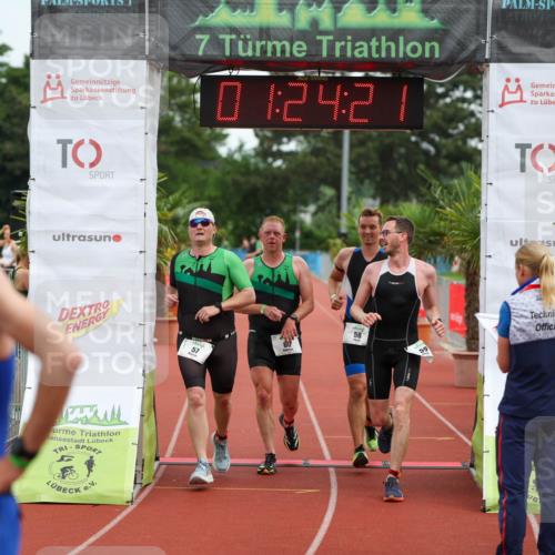 15.06.2025 - 7 Türme Triathlon Michael Strokosch http://msf.ph/oto/7929751 15.06.2025 10:24:22 Ziel 57, 58, 59, 60 meine-sportfotos.de