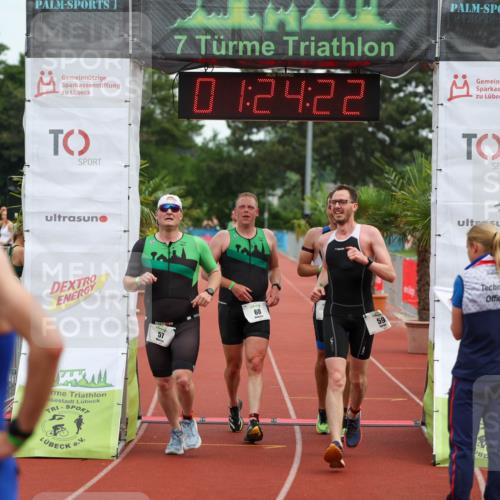 15.06.2025 - 7 Türme Triathlon Michael Strokosch http://msf.ph/oto/7929752 15.06.2025 10:24:22 Ziel 57, 58, 59, 60 meine-sportfotos.de