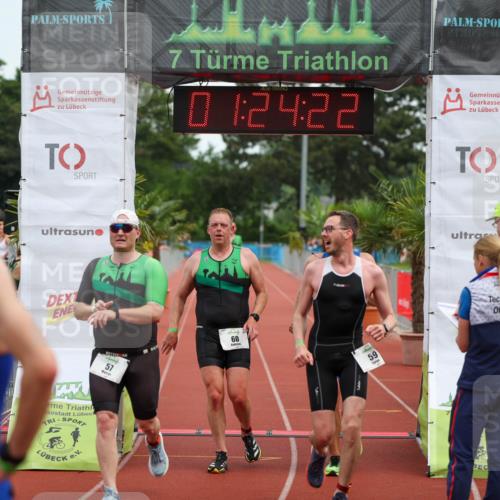 15.06.2025 - 7 Türme Triathlon Michael Strokosch http://msf.ph/oto/7929753 15.06.2025 10:24:23 Ziel 57, 58, 59, 60 meine-sportfotos.de