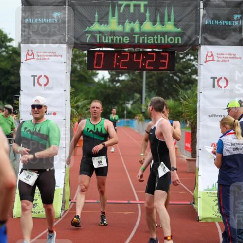 15.06.2025 - 7 Türme Triathlon Michael Strokosch http://msf.ph/oto/7929755 15.06.2025 10:24:23 Ziel 57, 58, 59, 60 meine-sportfotos.de