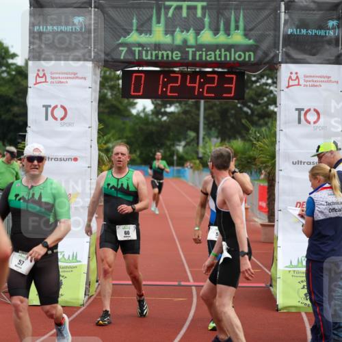 15.06.2025 - 7 Türme Triathlon Michael Strokosch http://msf.ph/oto/7929756 15.06.2025 10:24:24 Ziel 56, 57, 58, 59, 60 meine-sportfotos.de