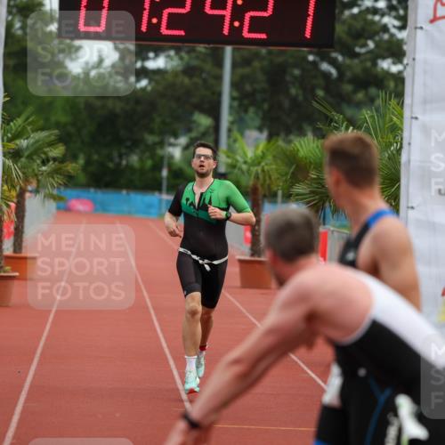 15.06.2025 - 7 Türme Triathlon Michael Strokosch http://msf.ph/oto/7929759 15.06.2025 10:24:27 Ziel 56, 57, 58, 59, 60 meine-sportfotos.de