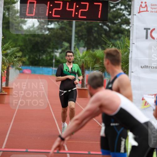 15.06.2025 - 7 Türme Triathlon Michael Strokosch http://msf.ph/oto/7929760 15.06.2025 10:24:27 Ziel 56, 57, 58, 59, 60 meine-sportfotos.de
