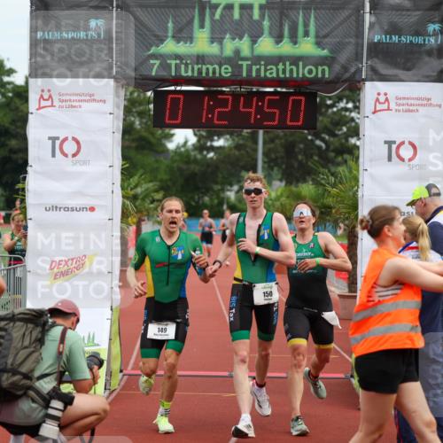 15.06.2025 - 7 Türme Triathlon Michael Strokosch http://msf.ph/oto/7929771 15.06.2025 10:24:50 Ziel 149, 150, 151 meine-sportfotos.de