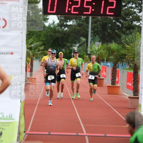 15.06.2025 - 7 Türme Triathlon Michael Strokosch http://msf.ph/oto/7929785 15.06.2025 10:25:13 Ziel 20, 51, 52, 53, 54 meine-sportfotos.de