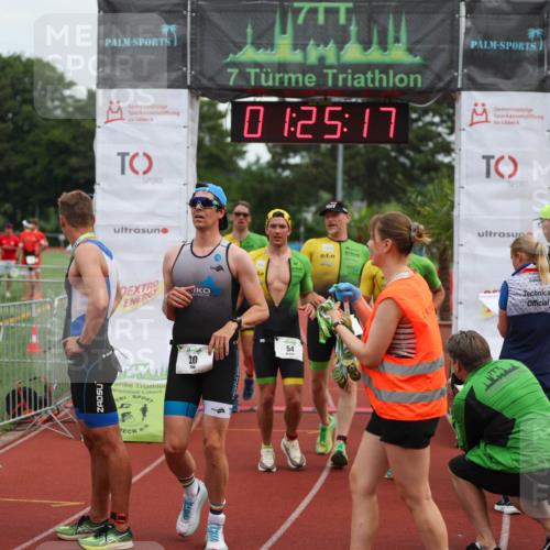 15.06.2025 - 7 Türme Triathlon Michael Strokosch http://msf.ph/oto/7929792 15.06.2025 10:25:17 Ziel 20, 51, 52, 53, 54 meine-sportfotos.de