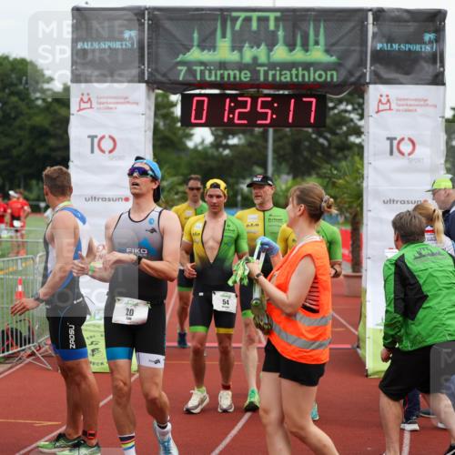 15.06.2025 - 7 Türme Triathlon Michael Strokosch http://msf.ph/oto/7929793 15.06.2025 10:25:18 Ziel 20, 51, 52, 53, 54 meine-sportfotos.de