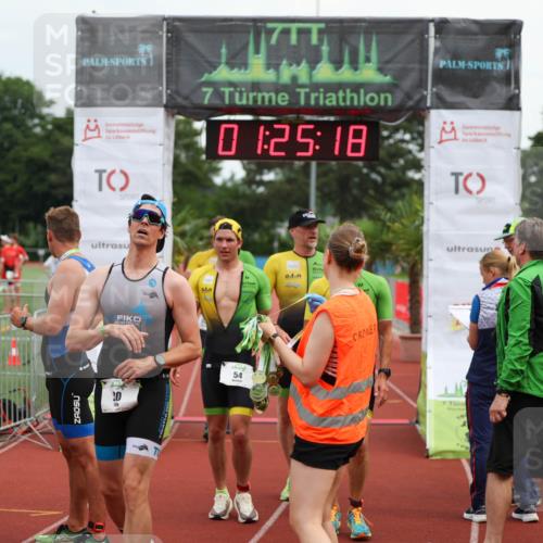 15.06.2025 - 7 Türme Triathlon Michael Strokosch http://msf.ph/oto/7929795 15.06.2025 10:25:18 Ziel 20, 51, 52, 53, 54 meine-sportfotos.de