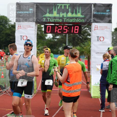 15.06.2025 - 7 Türme Triathlon Michael Strokosch http://msf.ph/oto/7929796 15.06.2025 10:25:18 Ziel 20, 51, 52, 53, 54 meine-sportfotos.de