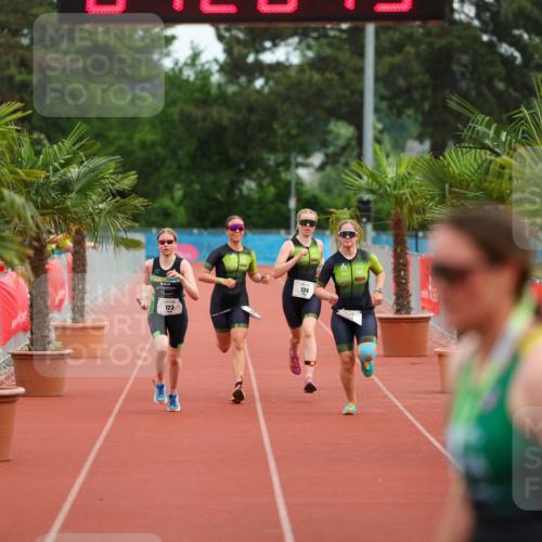15.06.2025 - 7 Türme Triathlon Michael Strokosch http://msf.ph/oto/7929814 15.06.2025 10:26:43 Ziel 121, 122, 123, 124 meine-sportfotos.de